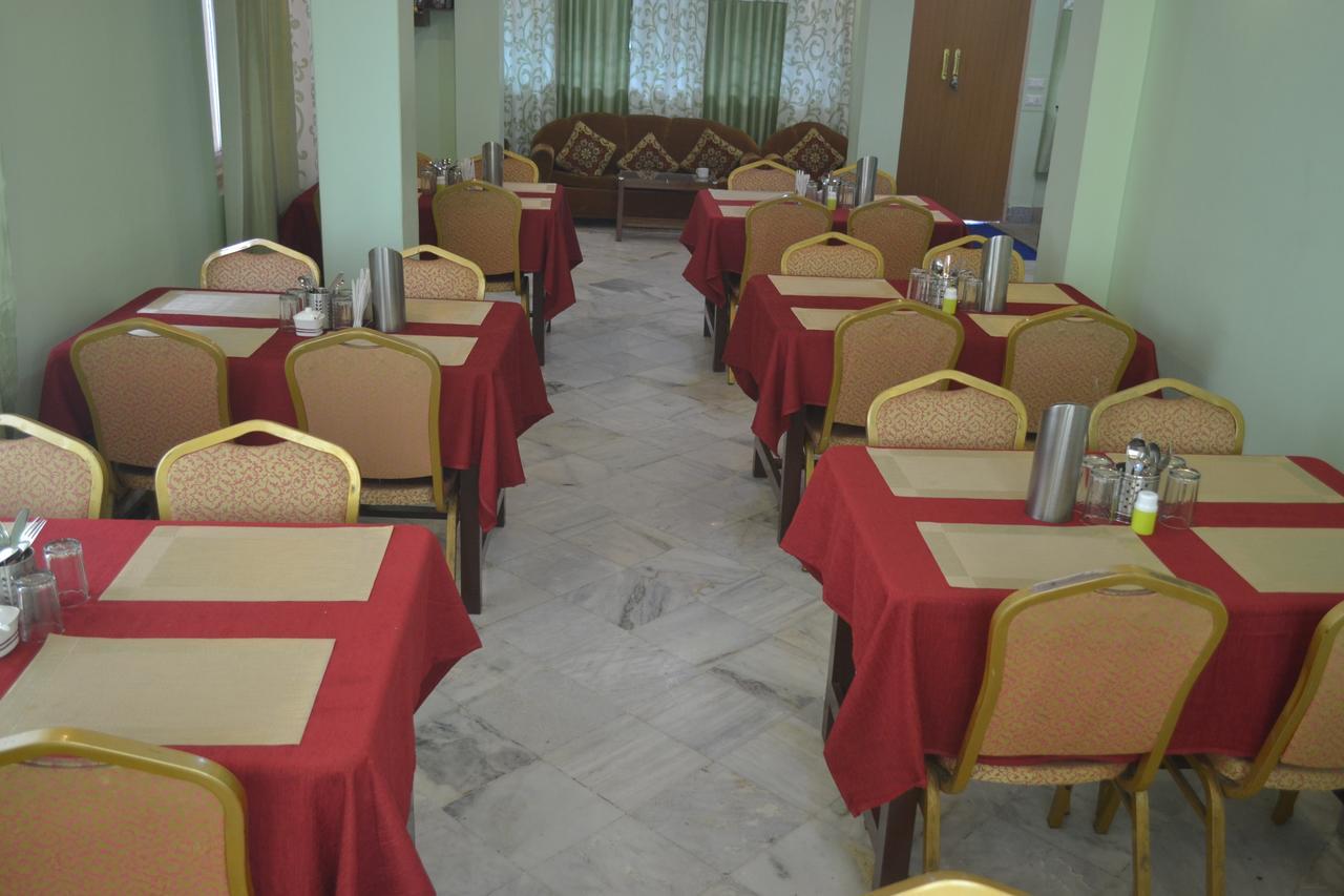 Hotel Madhawi 강토크 외부 사진